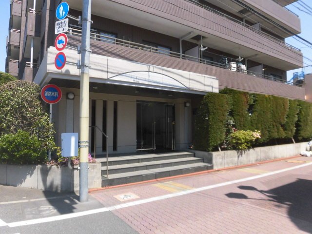 エントランス　清潔なエントランスです