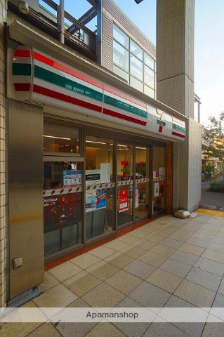 コンビニ　ファミリーマートセンター北店（コンビニ）まで1832m