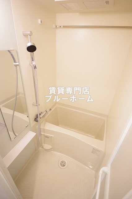 バス・シャワールーム　お風呂は浴室乾燥機付き！