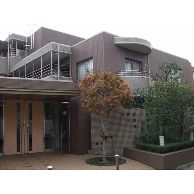 建物外観　鉄筋コンクリート造のがっちりとした建物。