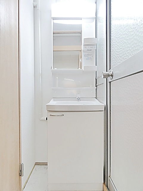 洗面設備　独立洗面台あり、毎朝おしゃれに忙しい女性の方におすすめです