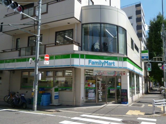 コンビニ　ファミリーマート 南台二丁目店（コンビニ）まで360m