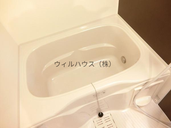 バス・シャワールーム　浴室乾燥機、追い焚き機能付きバス！