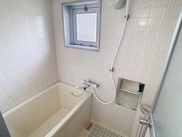 バス・シャワールーム　掲載写真は空室の別部屋を掲載しております。実際のお部屋と仕様