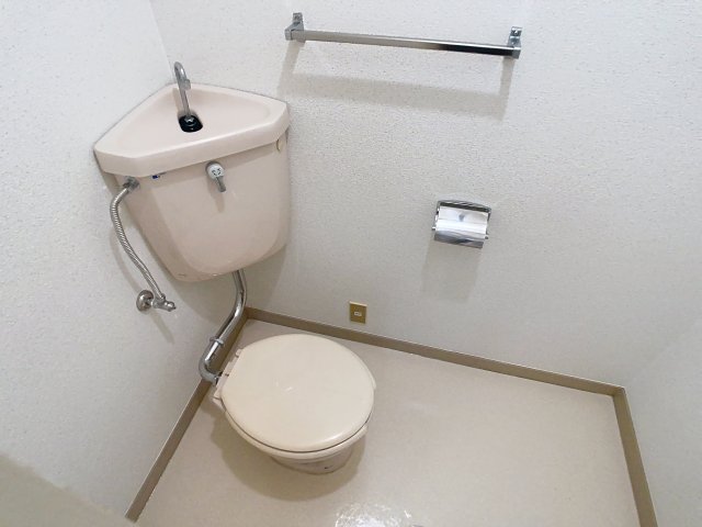 トイレ　掲載写真は空室の別部屋を掲載しております。実際のお部屋と仕様