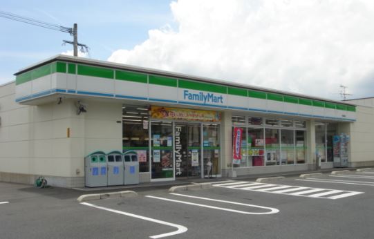 コンビニ　ファミリーマート 小倉葛原本町一丁目店（コンビニ）まで510m