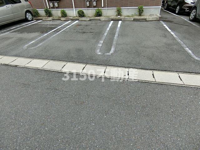 駐車場　車をお持ちの方に嬉しい駐車場付きの物件です
