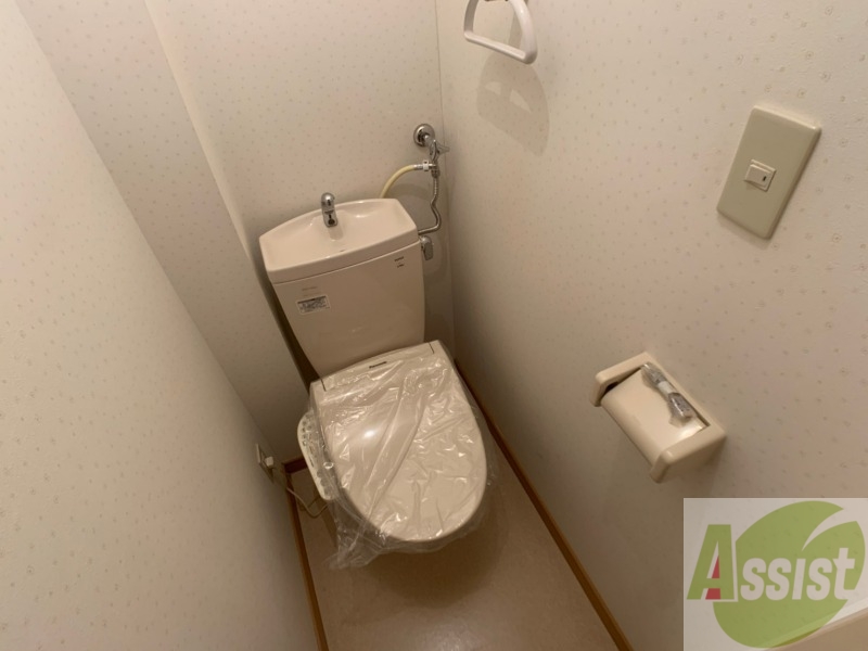 トイレ　ウォシュレット機能がついたトイレです。安心して使用できますね