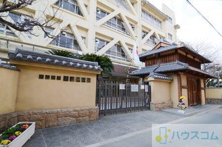 小学校　茨木市立茨木小学校（小学校）まで423m