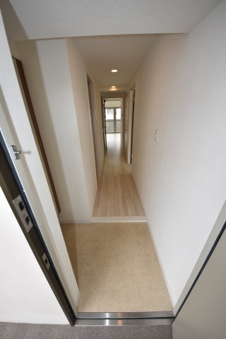 玄関　収納もある玄関です