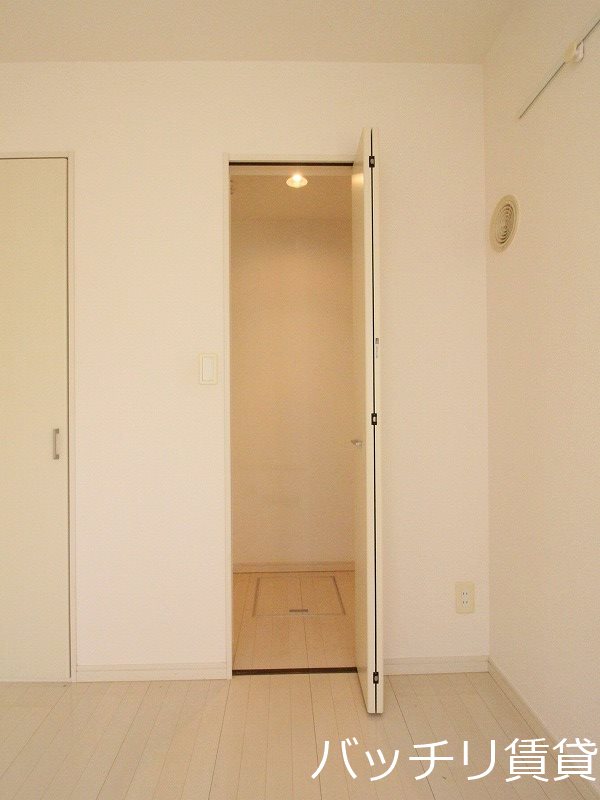 収納　別号室タイプの為、現状を優先致します。