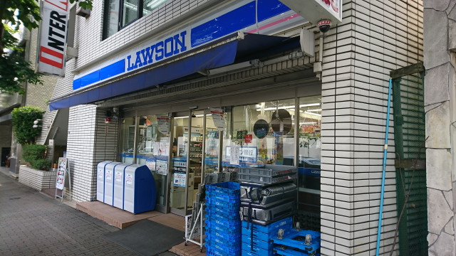 コンビニ　ローソン　千駄ヶ谷二丁目店（コンビニ）まで200m