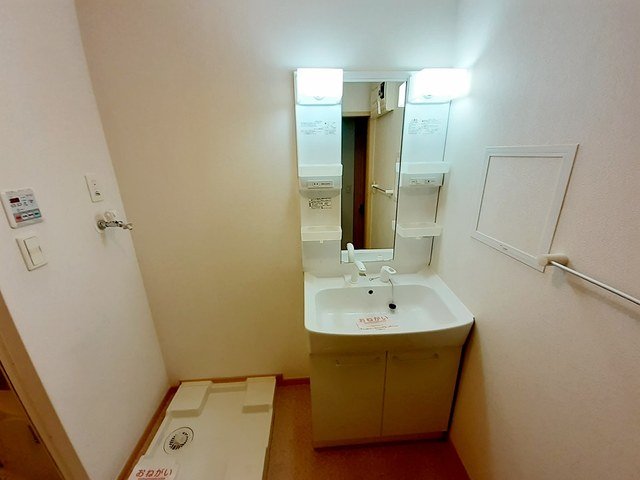 洗面設備　使いやすい洗面所です