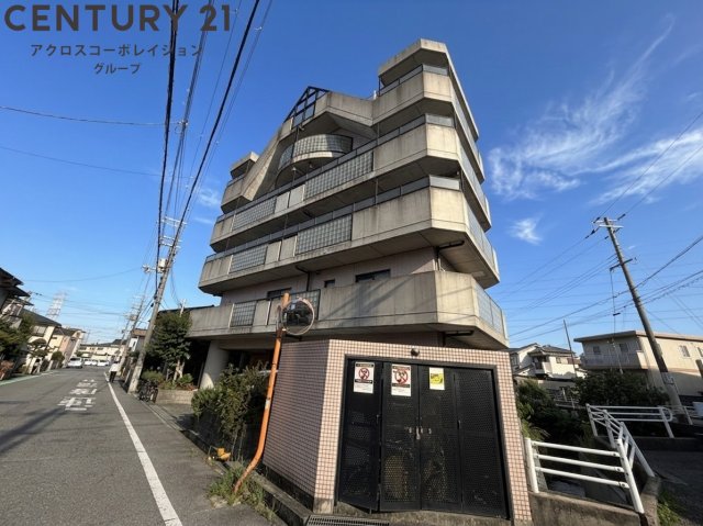 建物外観　コインパーキング近隣にあり