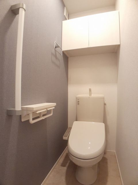 南海加太線 中松江駅 徒歩6分 3階建 築5年のトイレ写真