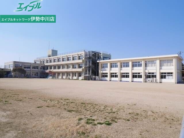 小学校　松阪市立小野江小学校（小学校）まで700m