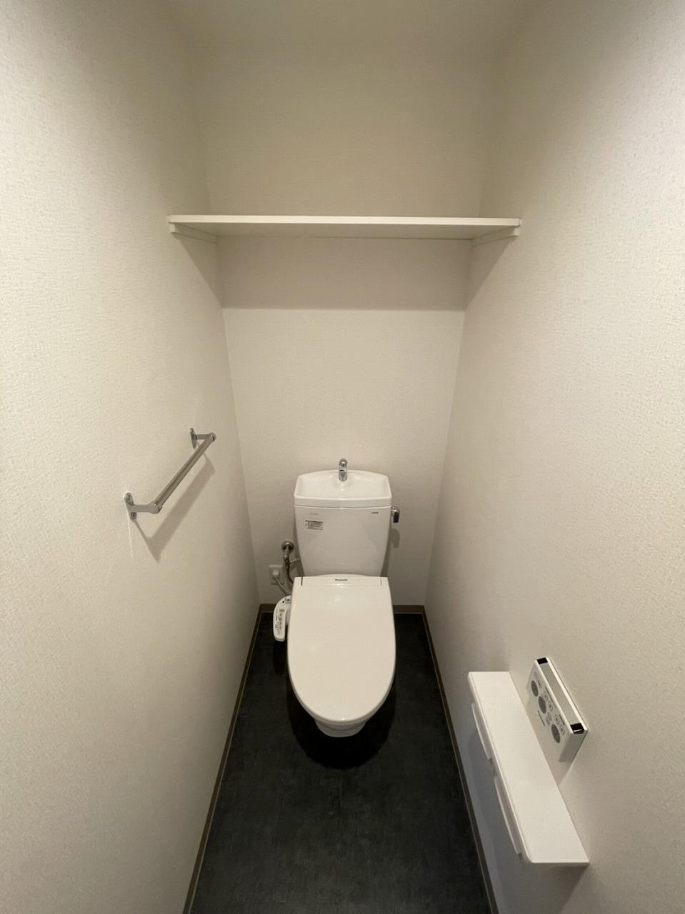トイレ　※写真は別号室のものですので現状優先とさせていただきます
