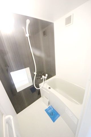バス・シャワールーム　同物件別部屋写真