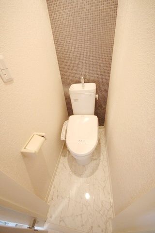トイレ　同物件別部屋写真