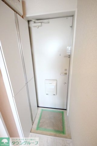 玄関　同物件別部屋写真