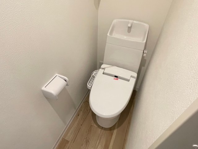 ＪＲ鹿児島本線 戸畑駅 徒歩12分 3階建 築3年のトイレ写真