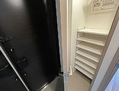 玄関　収納もある玄関です