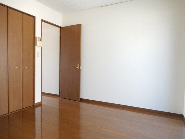 プレジール八尾南の居間写真
