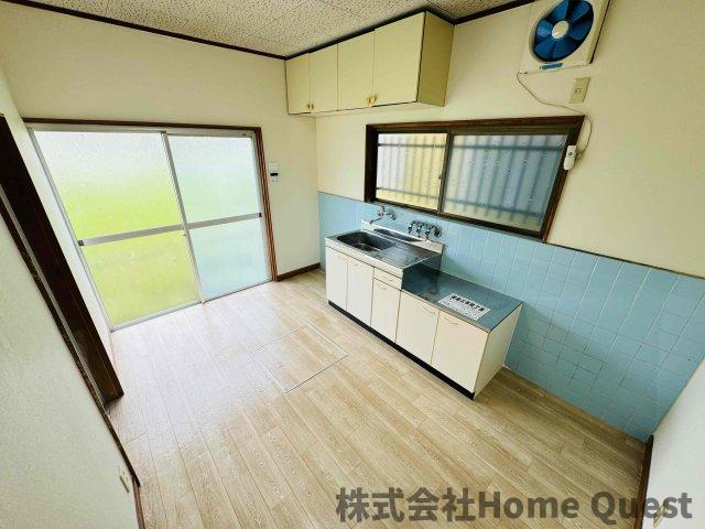 高安町南5丁目戸建の居間写真