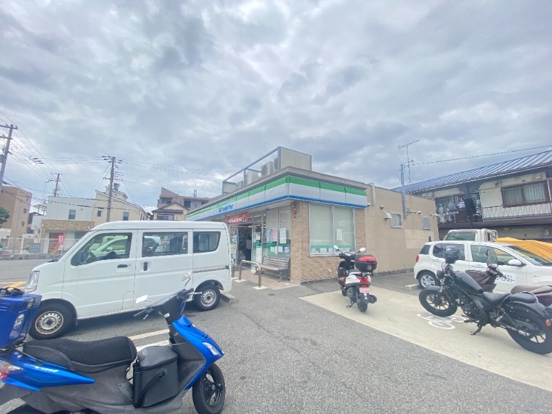 コンビニ　ファミリーマート垂水泉が丘二丁目店（コンビニ）まで563m