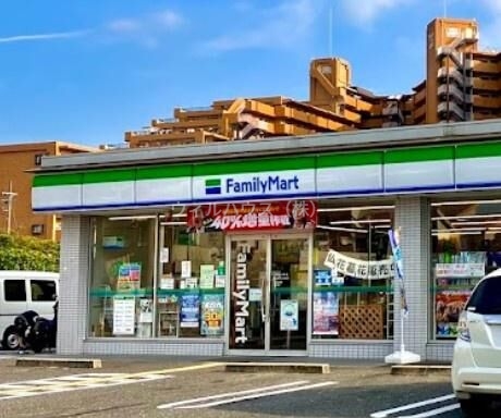 コンビニ　ファミリーマート大阪狭山半田店（コンビニ）まで312m