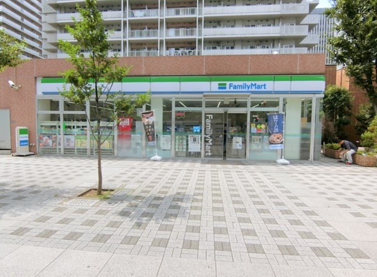 コンビニ　ファミリーマート品川シーサイド駅前店（コンビニ）まで180m