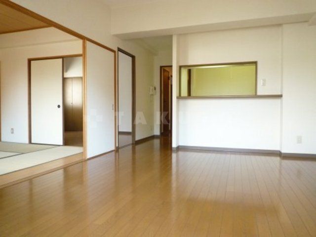 アルテ江坂の居間写真