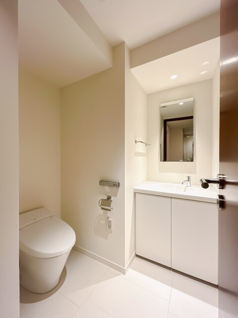 トイレ　※写真は同タイプ住戸です。