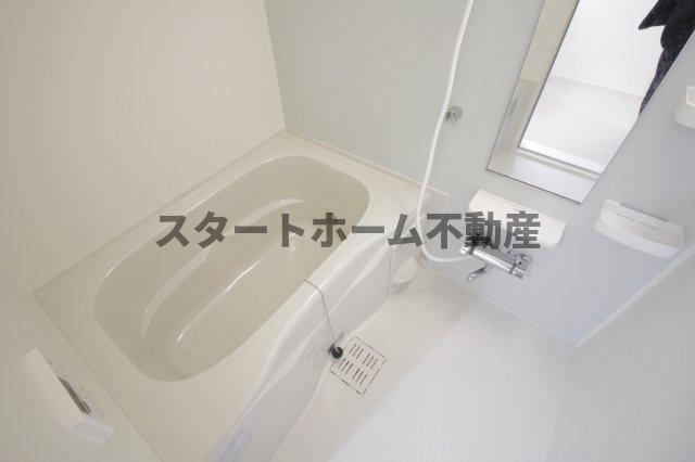 バス・シャワールーム　コンパクトで使いやすいお風呂です