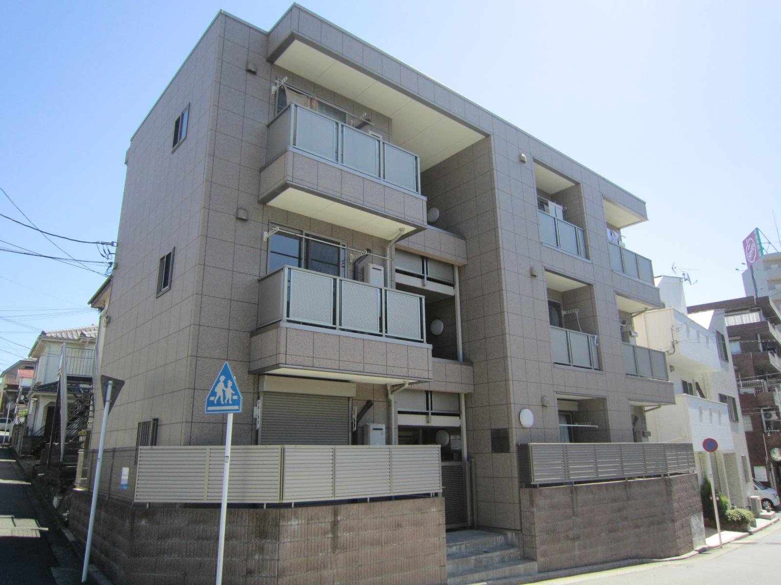 横浜市神奈川区立町のマンションの建物外観