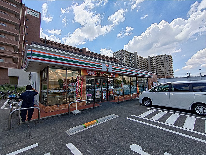 コンビニ　セブンイレブン四條畷中野店（コンビニ）まで465m