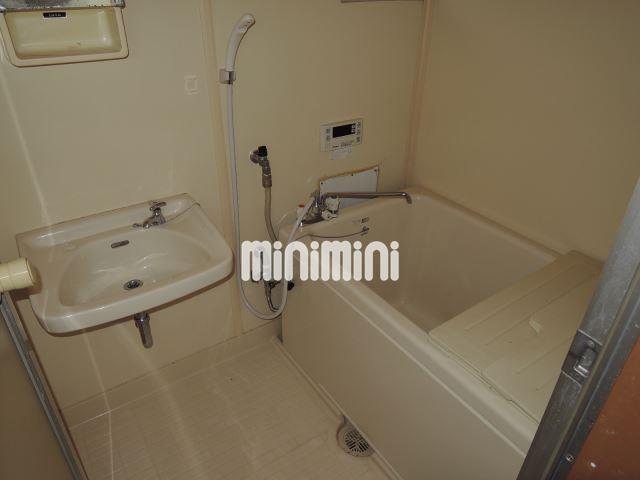 バス・シャワールーム　追い炊き機能付きの浴室です。