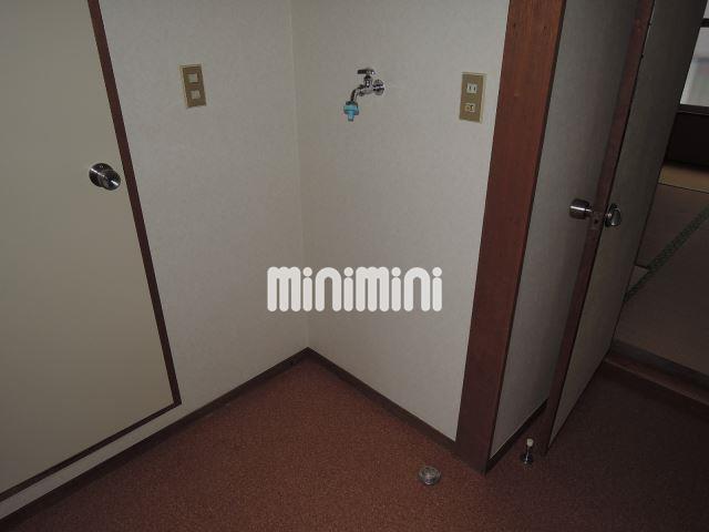 洗面設備　室内洗濯機置き場です。