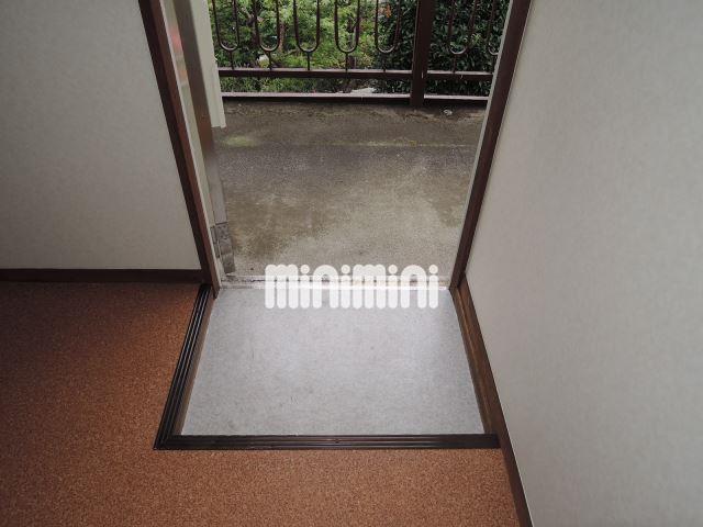 玄関　段差の小さい玄関です。