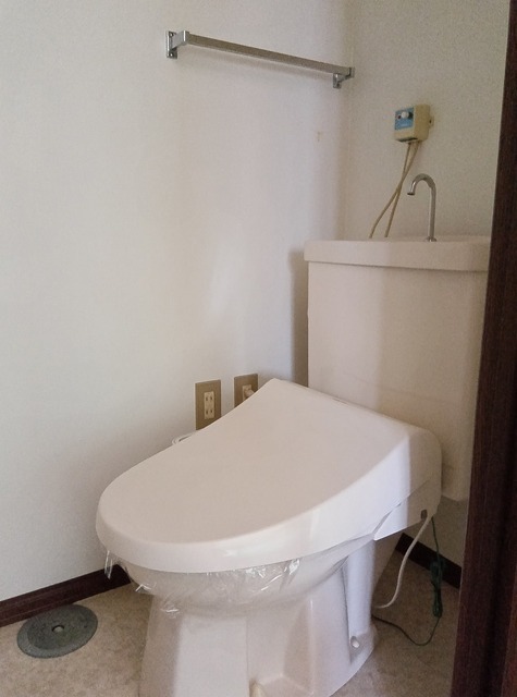 トイレ　タオルバー付きトイレ