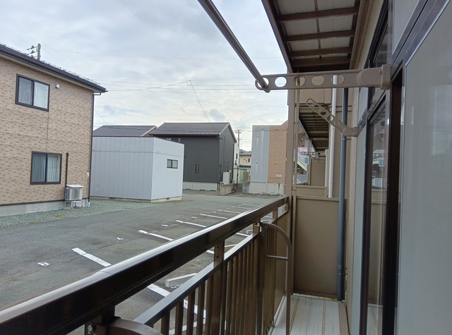バルコニー　広々バルコニー