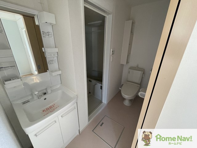 トイレ　シャンプードレッサー。ウォシュレット付き