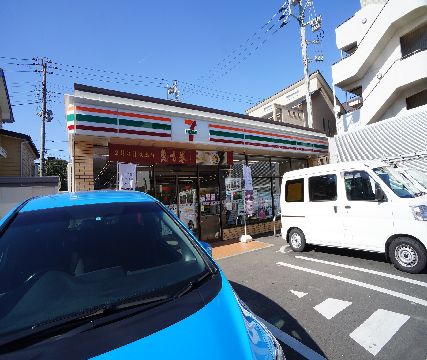 コンビニ　セブンイレブン横浜緑園6丁目店（コンビニ）まで586m