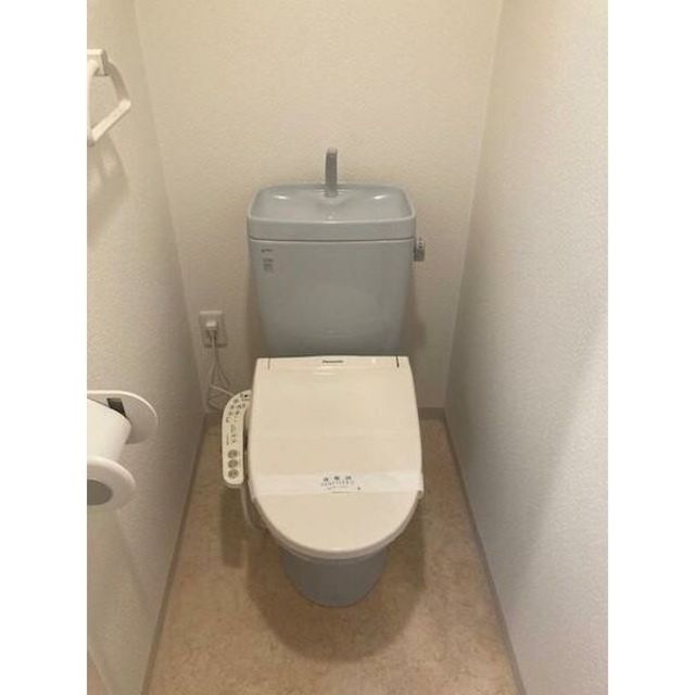 トイレ　洗浄機能付き便座