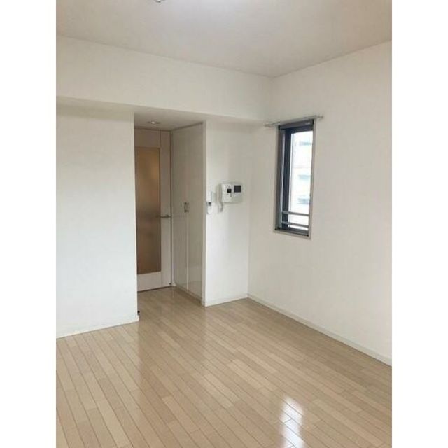居室・リビング　角部屋で窓付きで日当たり良好！