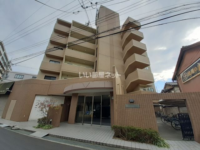 大和高田市片塩町のマンションの建物外観