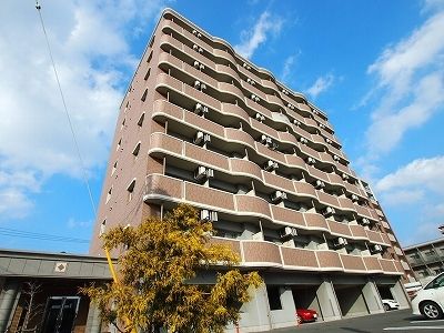 【北九州市八幡西区陣原のマンションの建物外観】