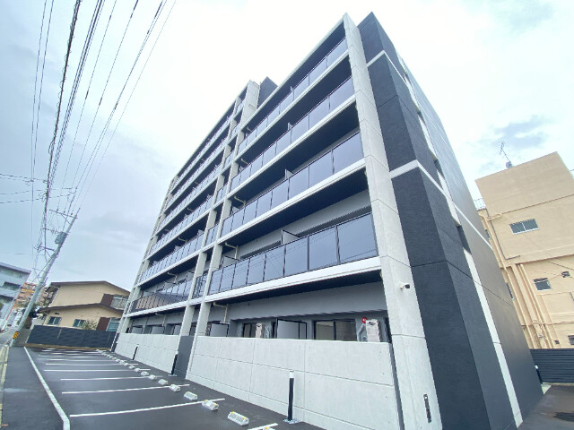 福岡市東区名島のマンションの建物外観