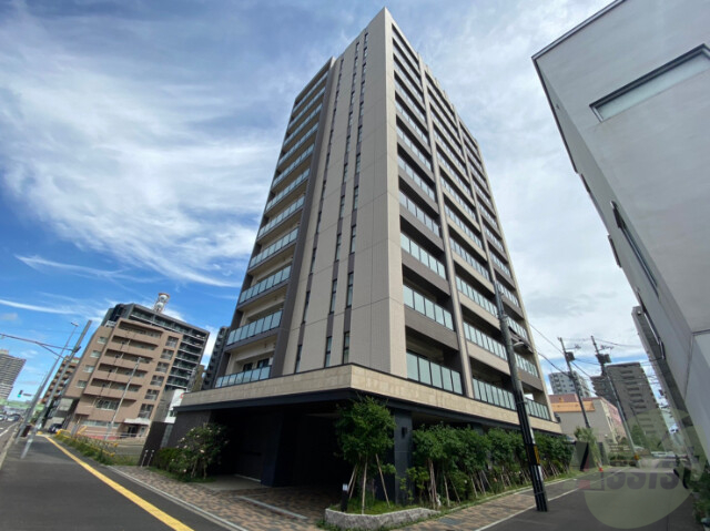 札幌市中央区大通東のマンションの建物外観