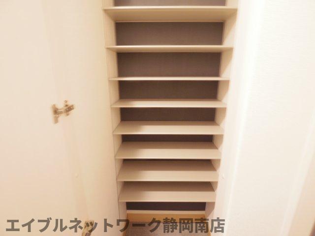 収納　シューズボックス